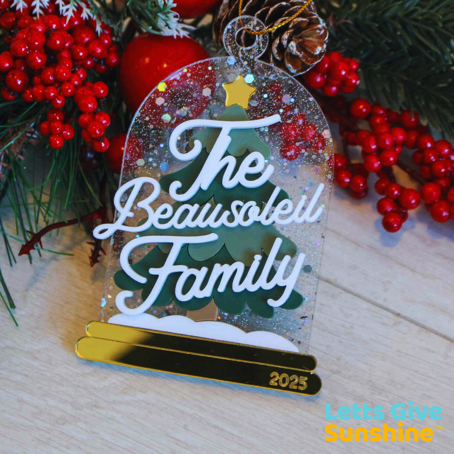 Personalized 2025 Christmas Ornament: Christmas Tree with Family Name