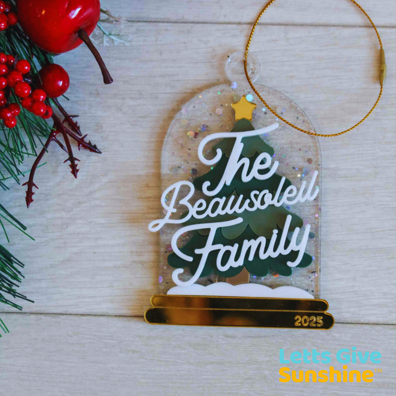 Personalized 2025 Christmas Ornament: Christmas Tree with Family Name