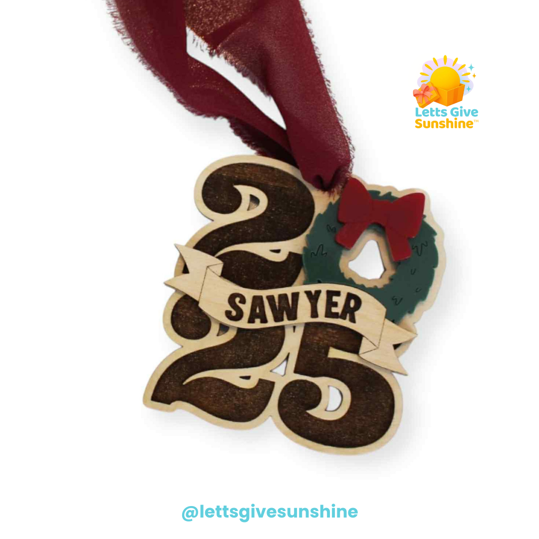 Personalized 2025 Christmas Ornament: Wreath with Family Name