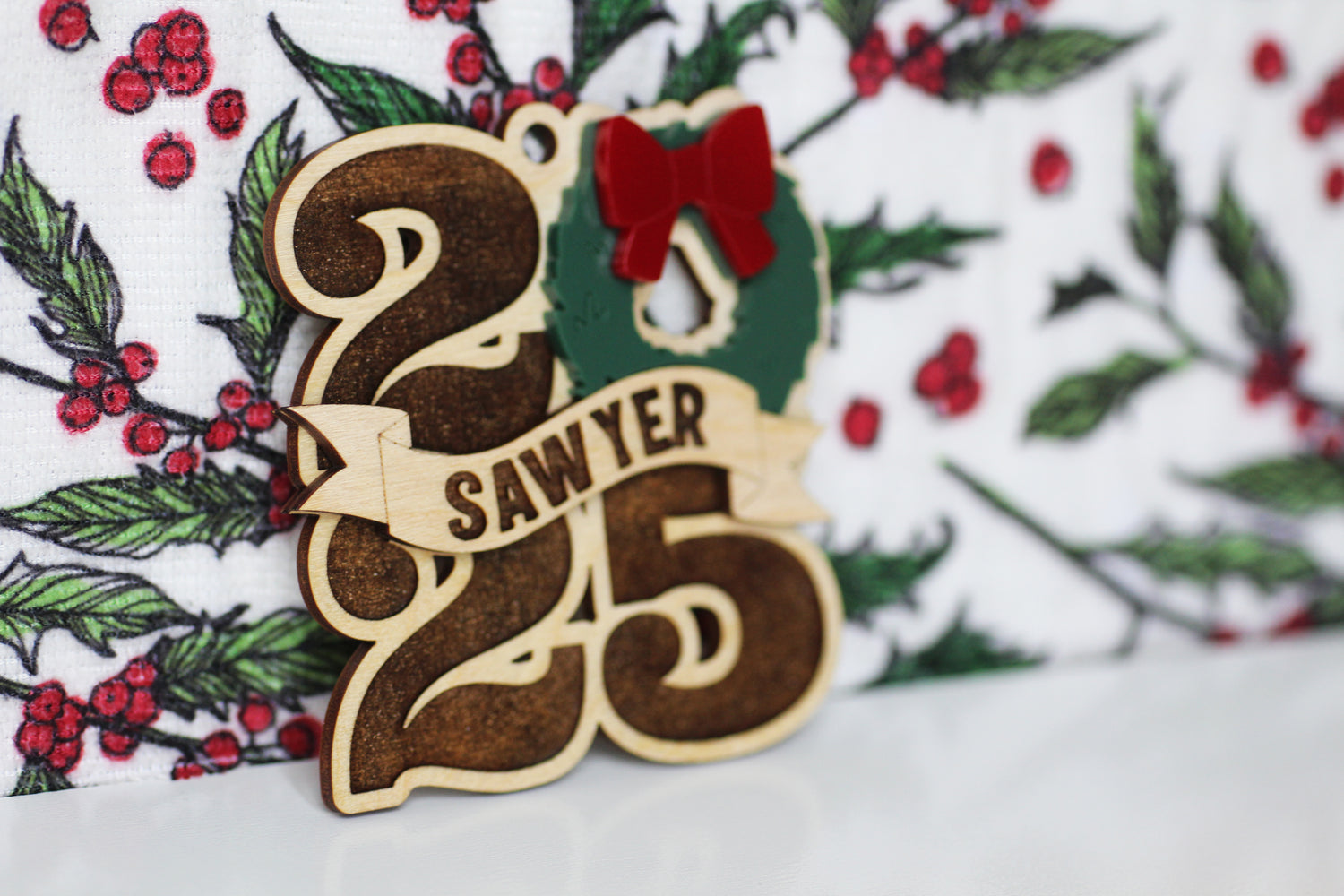 Personalized 2025 Christmas Ornament: Wreath with Family Name