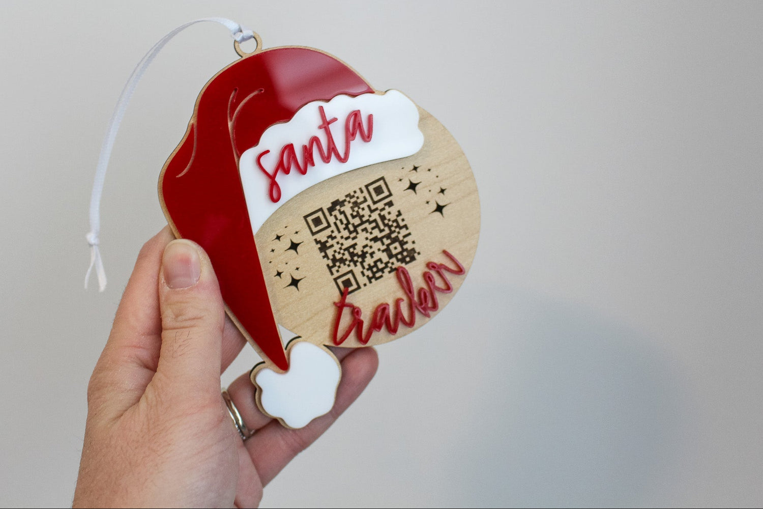 Santa Tracker Christmas Ornament: Track Santa Clause around the World